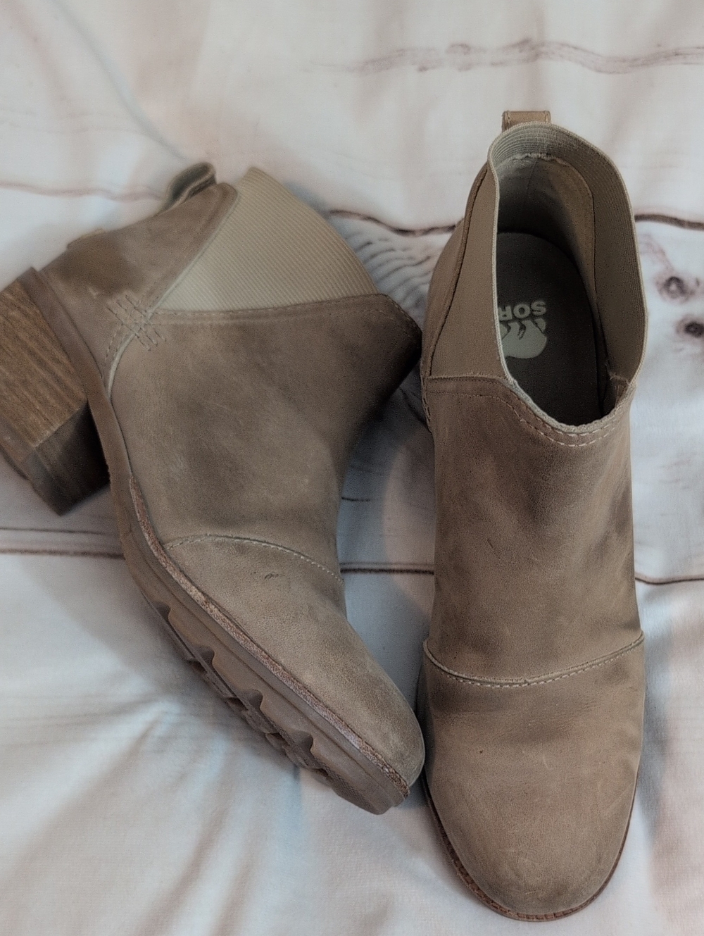 Sorel Care Cut Out Boots Ash Brown Block Booties Womens size 8 Distressed